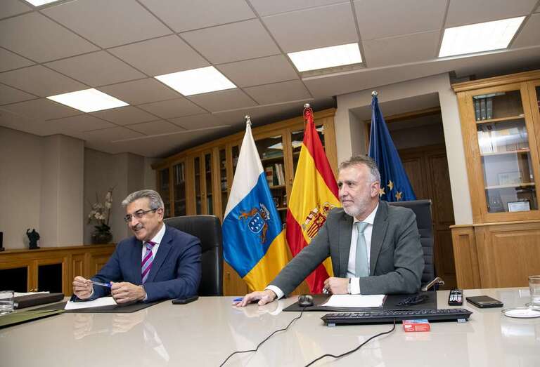 Ángel Víctor Torres y Román Rodríguez durante la reunión telemática con la ministra de Hacienda, María Jesús Montero (Foto TA)